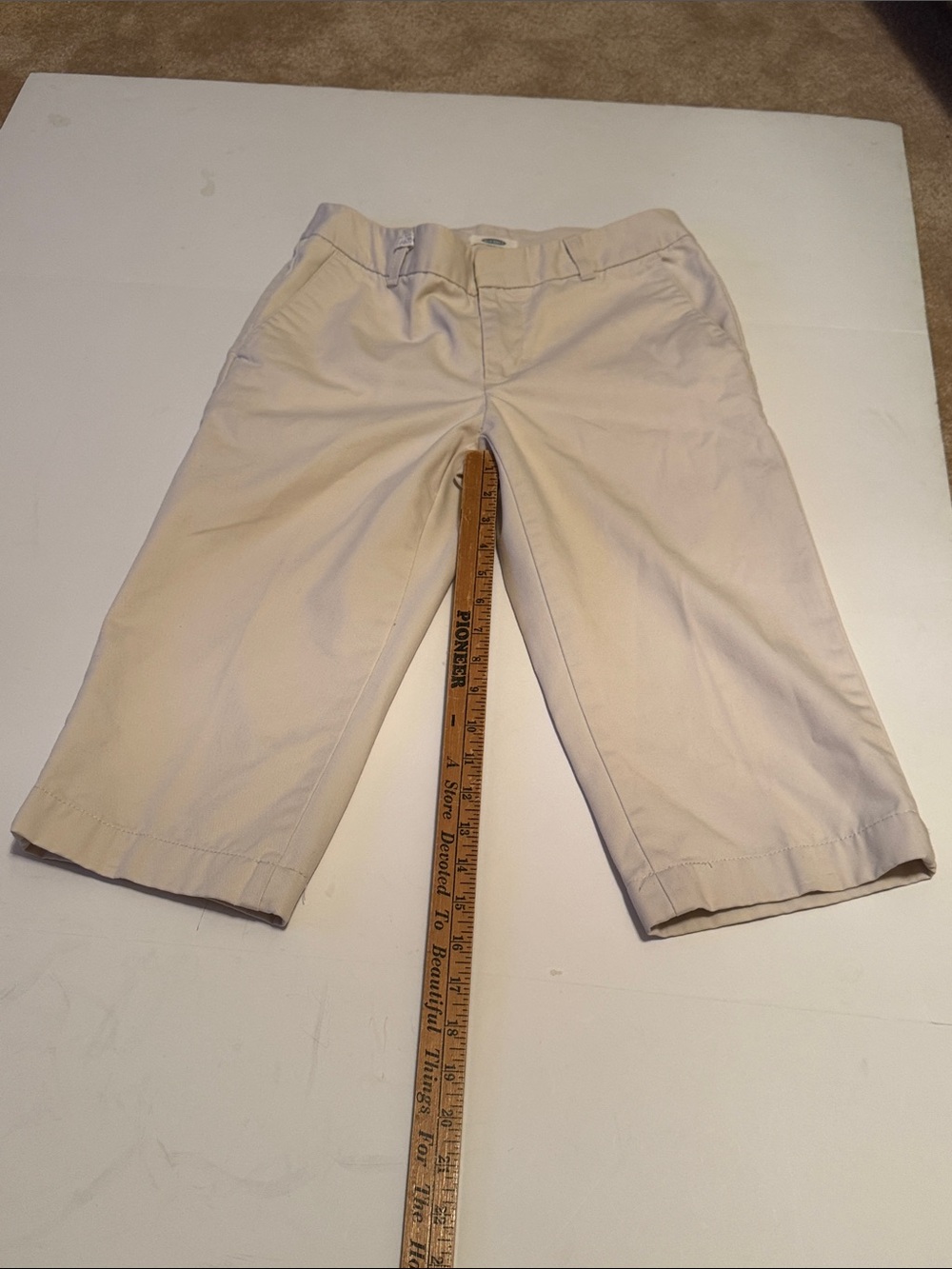 Old Navy Beige Capris Women's Cropped Pants